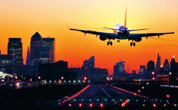 Plane landing in London Plane landing in London